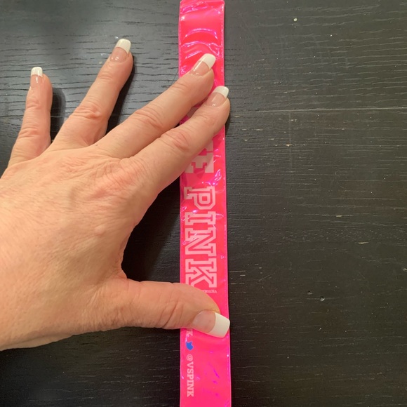 Victoria Secret - Picture 2 of 4